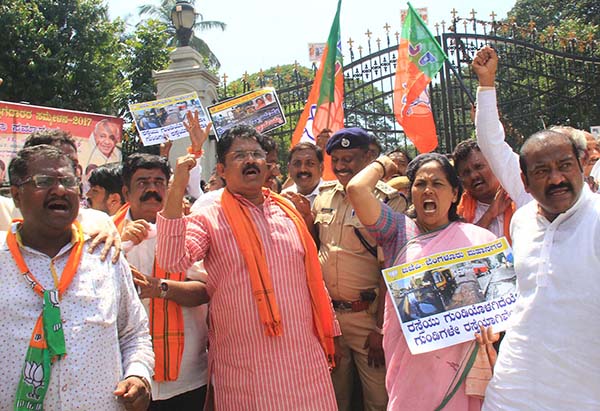 ಬಿಬಿಎಂಪಿ ಕಚೇರಿಗೆ ಬೀಗ ಜಡಿದು ಬಿಜೆಪಿ ಪ್ರತಿಭಟನೆ